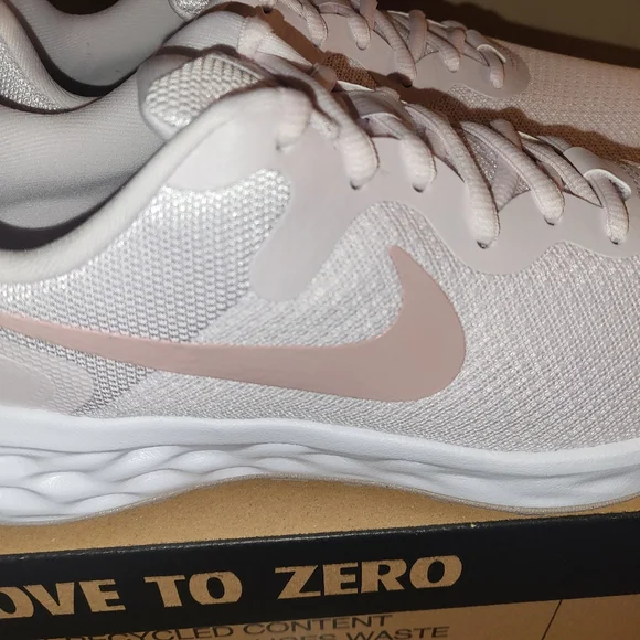 Brand New Women's Size 8.5 Sneakers - Picture 6 of 11